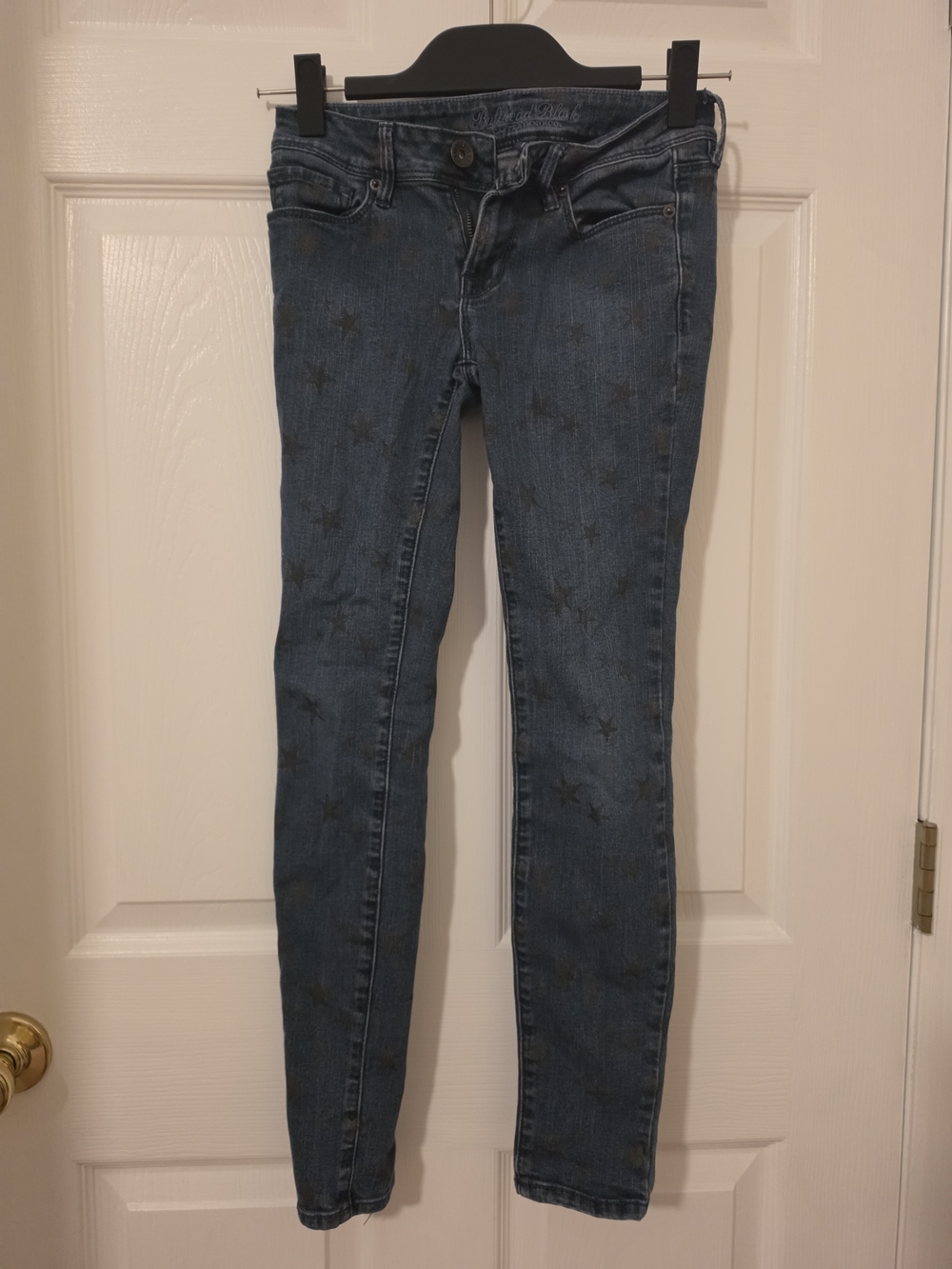Bullhead Blue Star-Print Skinny Jeans